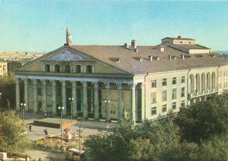 Balkhash-city-Kazakhstan-1981 Дворец Металлургов.jpg