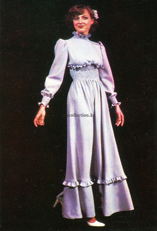 Девушка в сиреневом платье - Girl in a lilac dress - Minlegprom of the RSFSR Минлегпром РСФСР.jpg