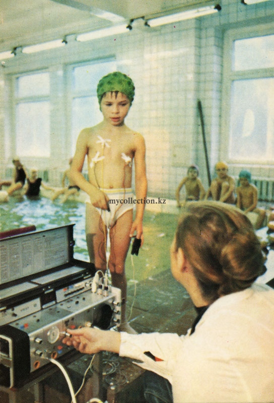  Medical newspaper - 1984 - Дети в бассейне - Медицинская газета .jpg
