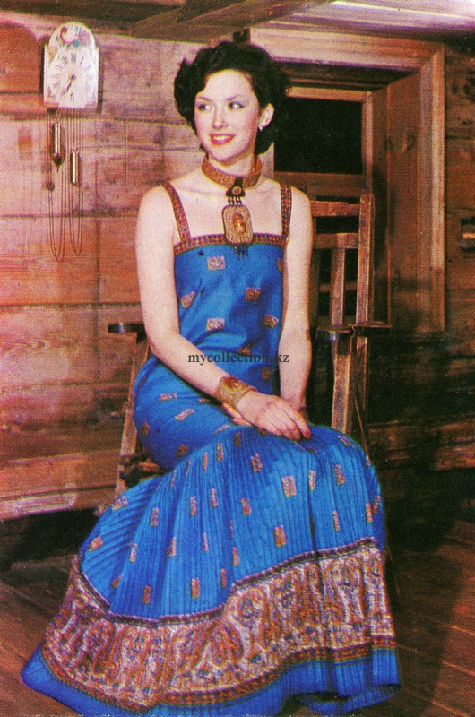 Minlegprom 1982 - Девушка в синем сарафане.jpg