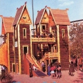 Трехэтажный деревянный замок для детей.
