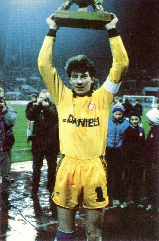 Ринат Дасаев с кубком - Rinat Dasaev with a cup - 1991 - футбол - football.jpg